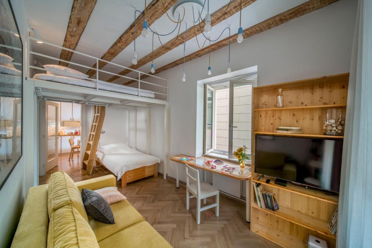 Karinatura Ljubljana Ngoại thất bức ảnh
