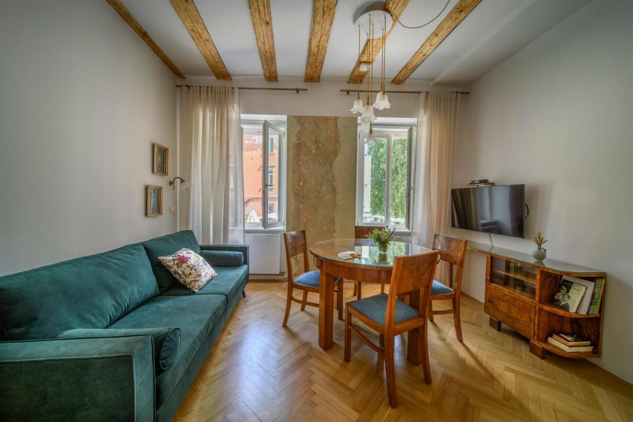 Karinatura Ljubljana Ngoại thất bức ảnh